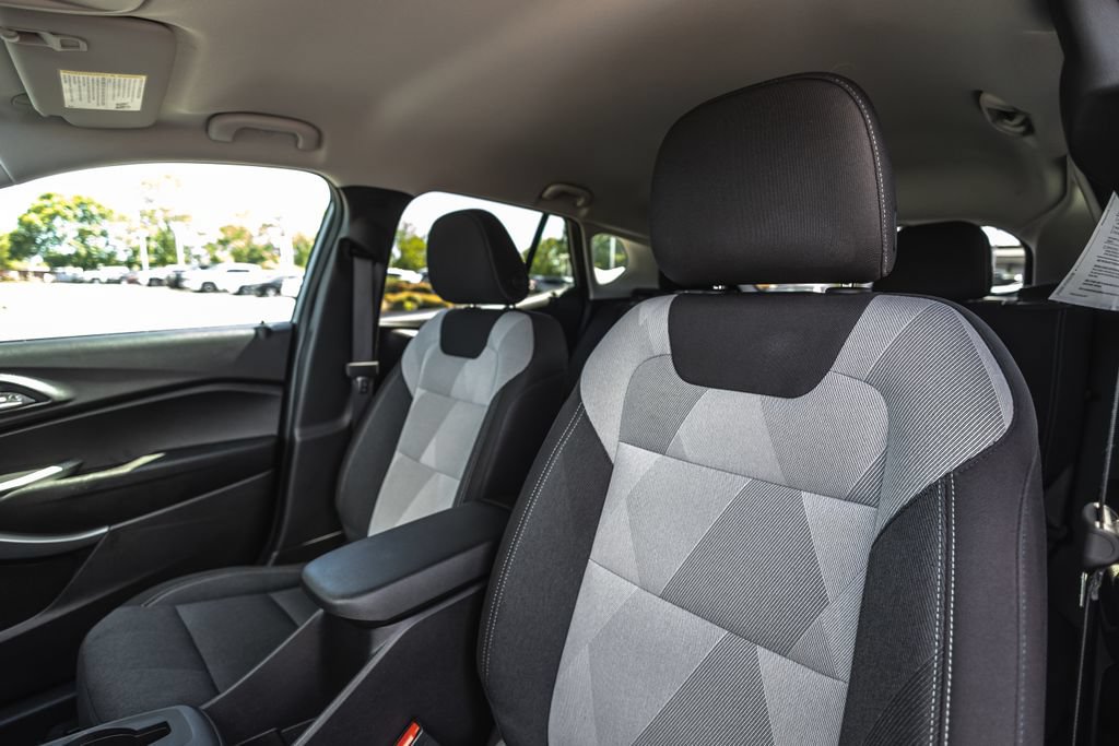 Used 2026 Chevrolet Trax LS w/ LS Convenience Package FWD image 17