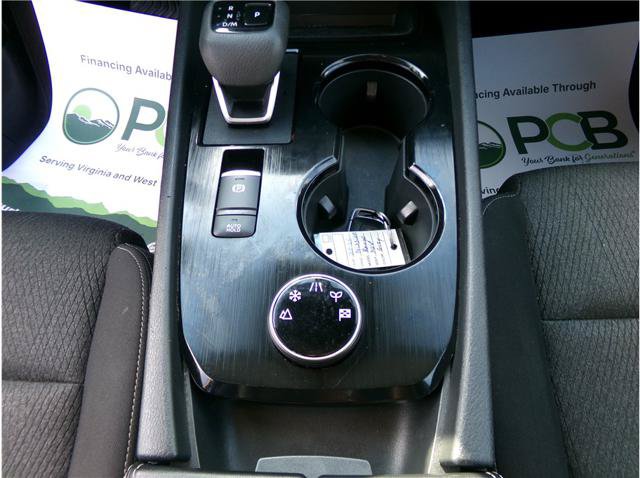 Used 2025 Nissan Rogue SV AWD/4WD image 6