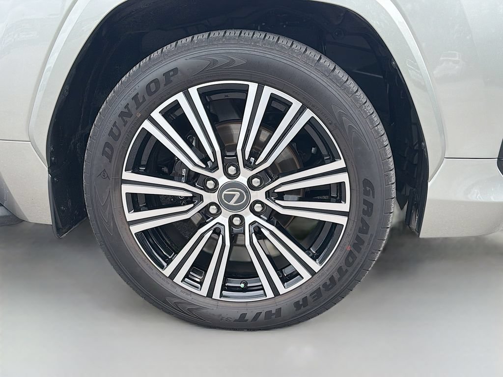 Used 2025 Lexus LX 600 4WD w/ Appearance Package image 32