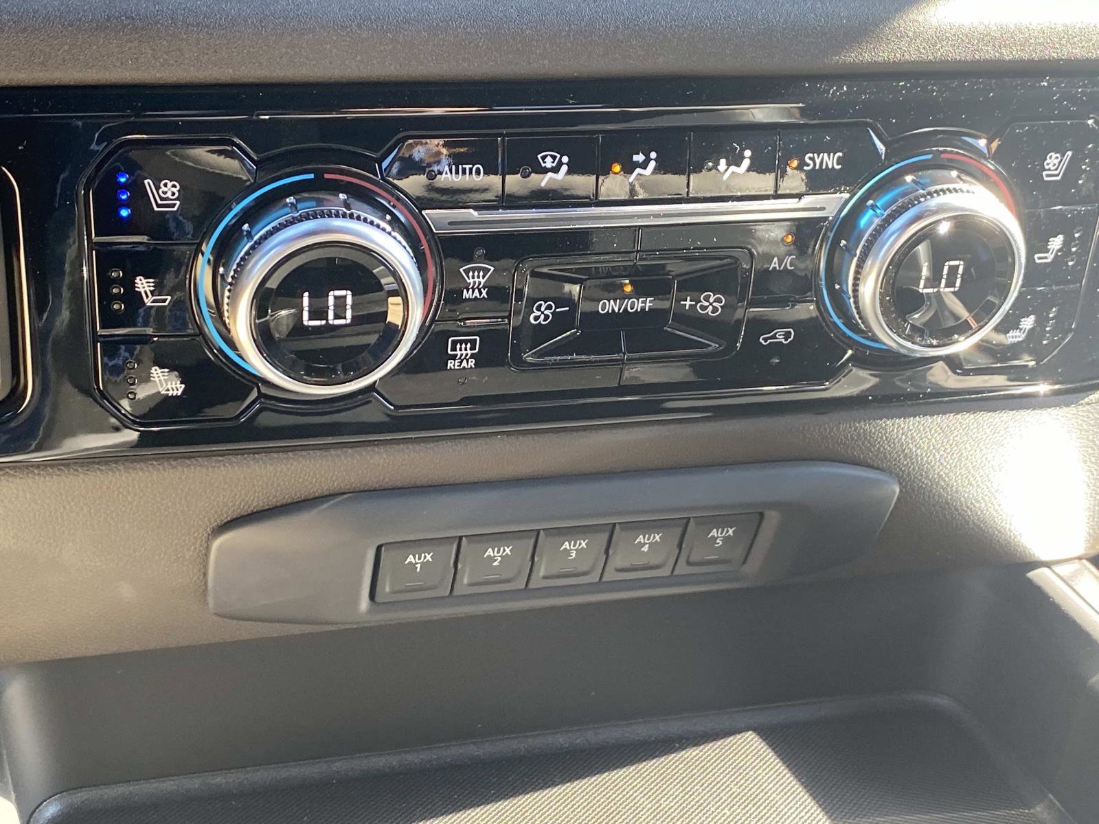 New 2024 GMC Sierra 3500 SLT w/ SLT Premium Package image 13