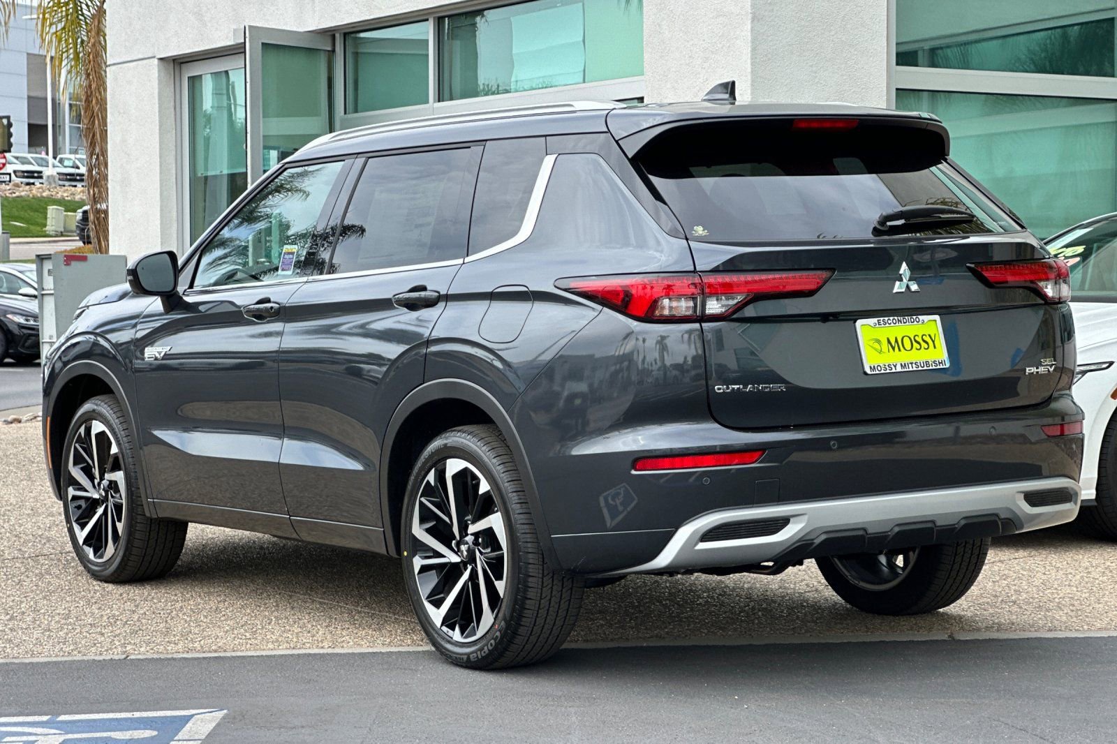 New 2025 Mitsubishi Outlander SEL image 6