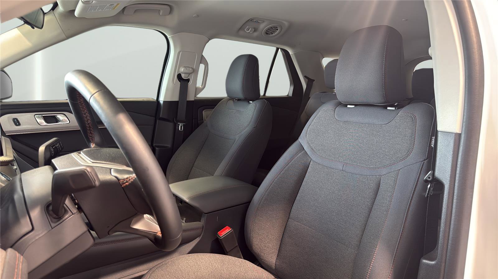 Used 2025 Ford Explorer Active image 10