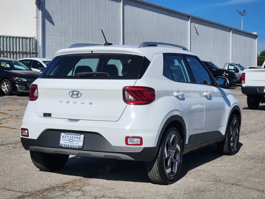 Used 2024 Hyundai Venue Limited image 5