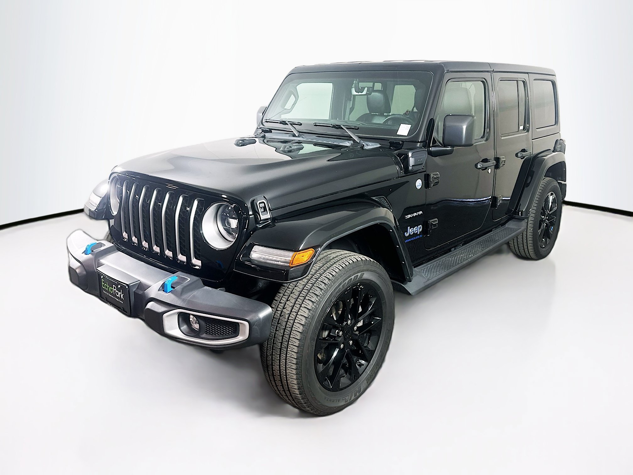 Used 2023 Jeep Wrangler Unlimited Sahara w/ Cold Weather Group AWD/4WD image 3