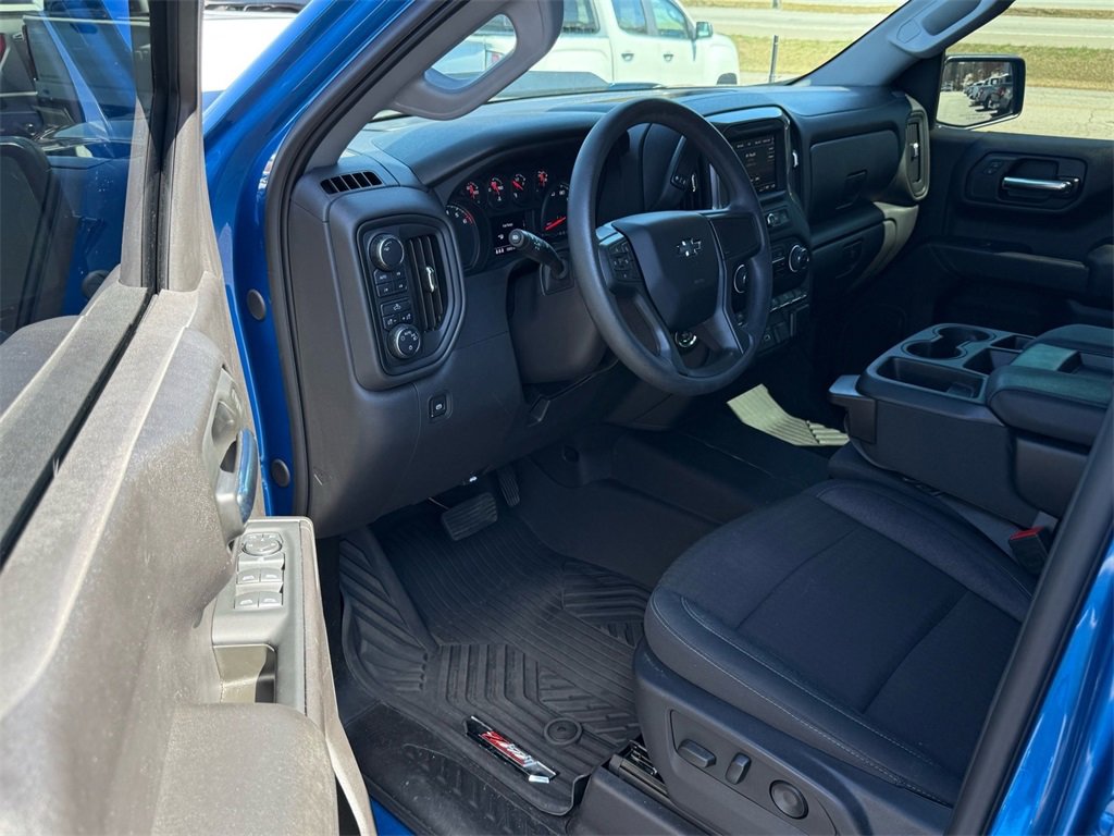 Used 2024 Chevrolet Silverado 1500 Custom Trail Boss w/ LPO, Dark Essentials Package image 10