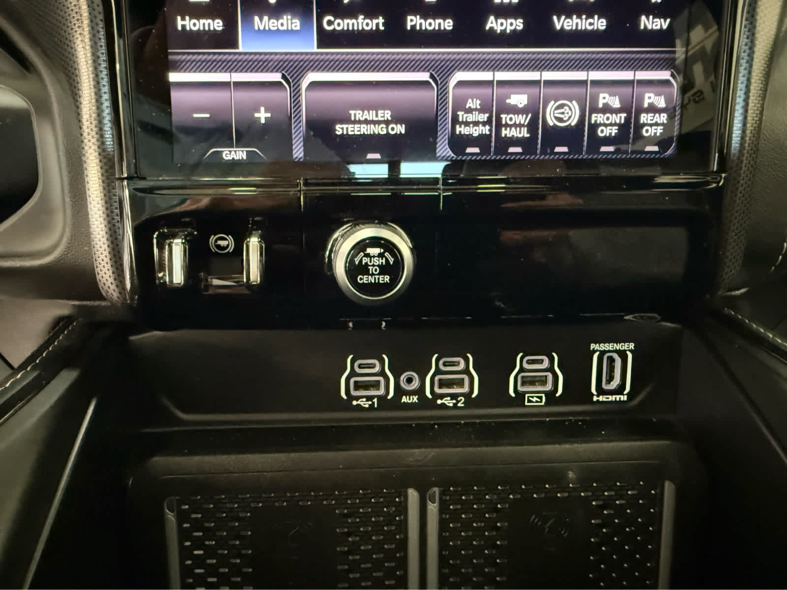 Used 2025 RAM 3500 Limited AWD/4WD image 22