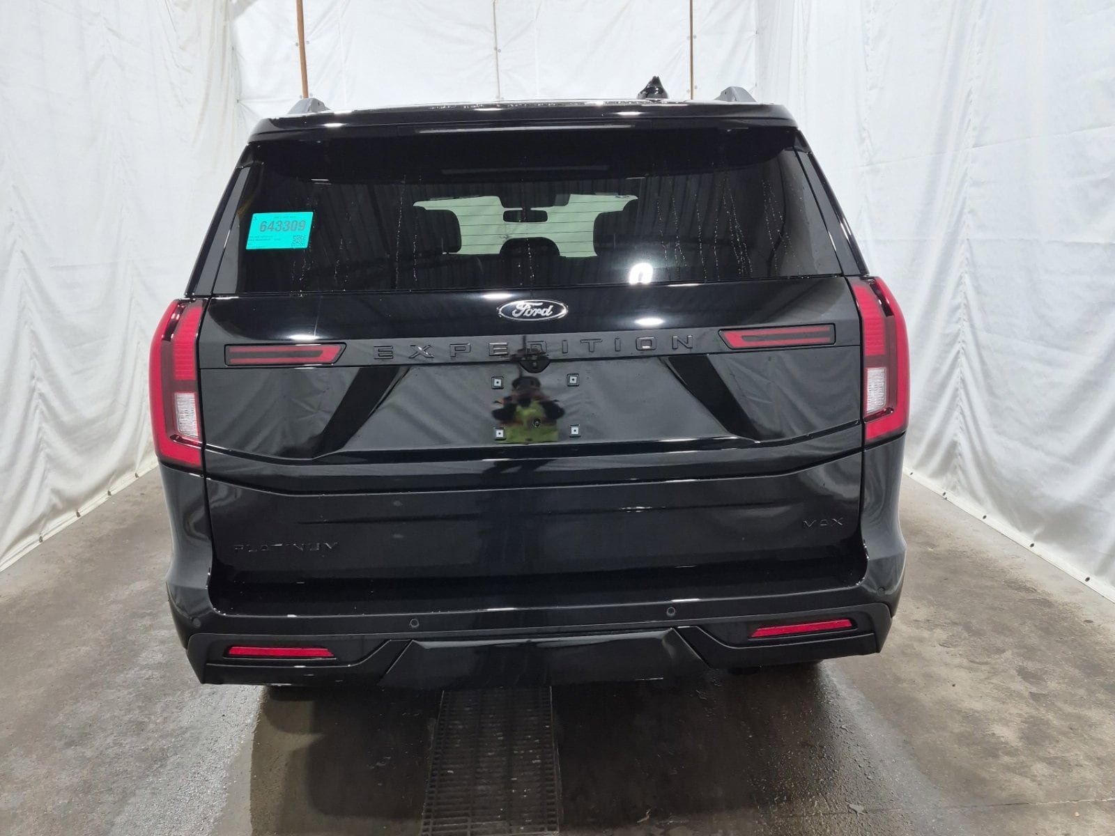 Used 2025 Ford Expedition Max Platinum w/ Stealth Appearance Package AWD/4WD image 9