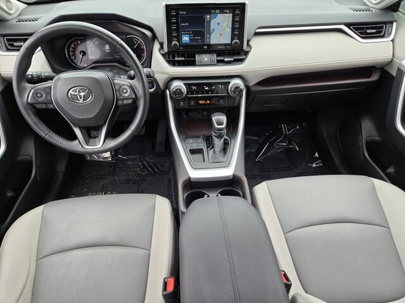 Used 2021 Toyota RAV4 Limited image 14