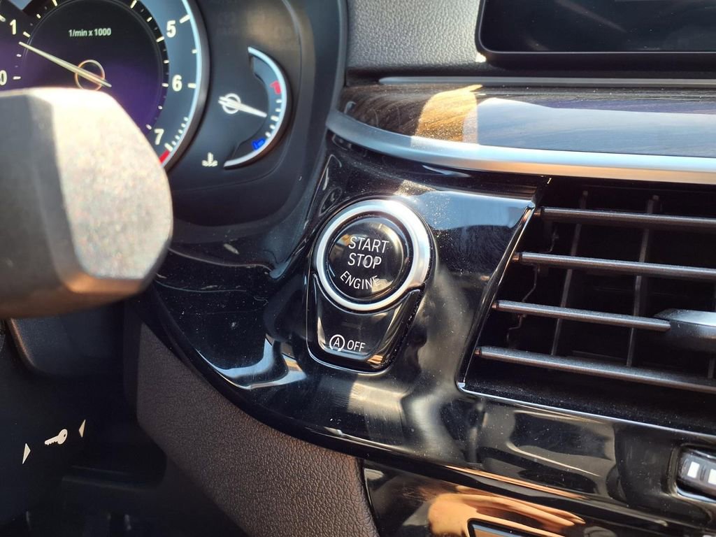 Used 2019 BMW 540i xDrive w/ Convenience Package image 8