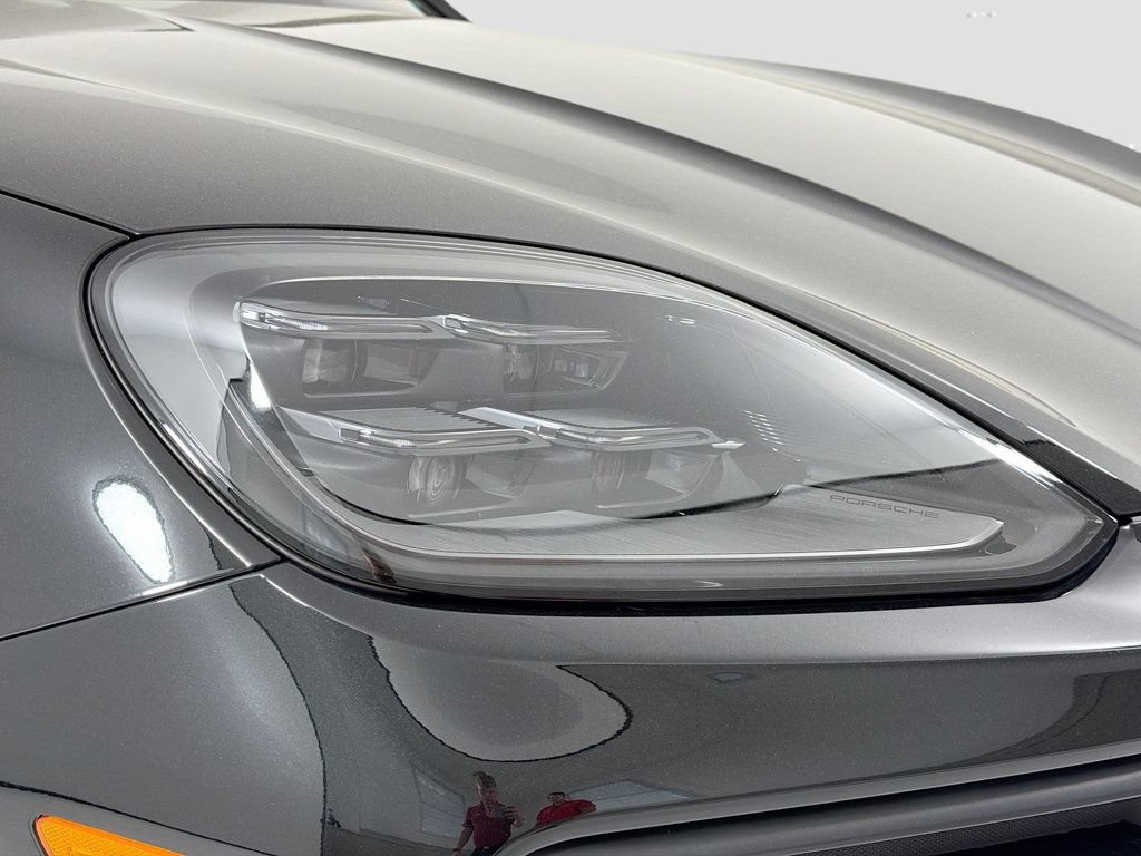 Certified 2025 Porsche Cayenne S AWD/4WD image 35