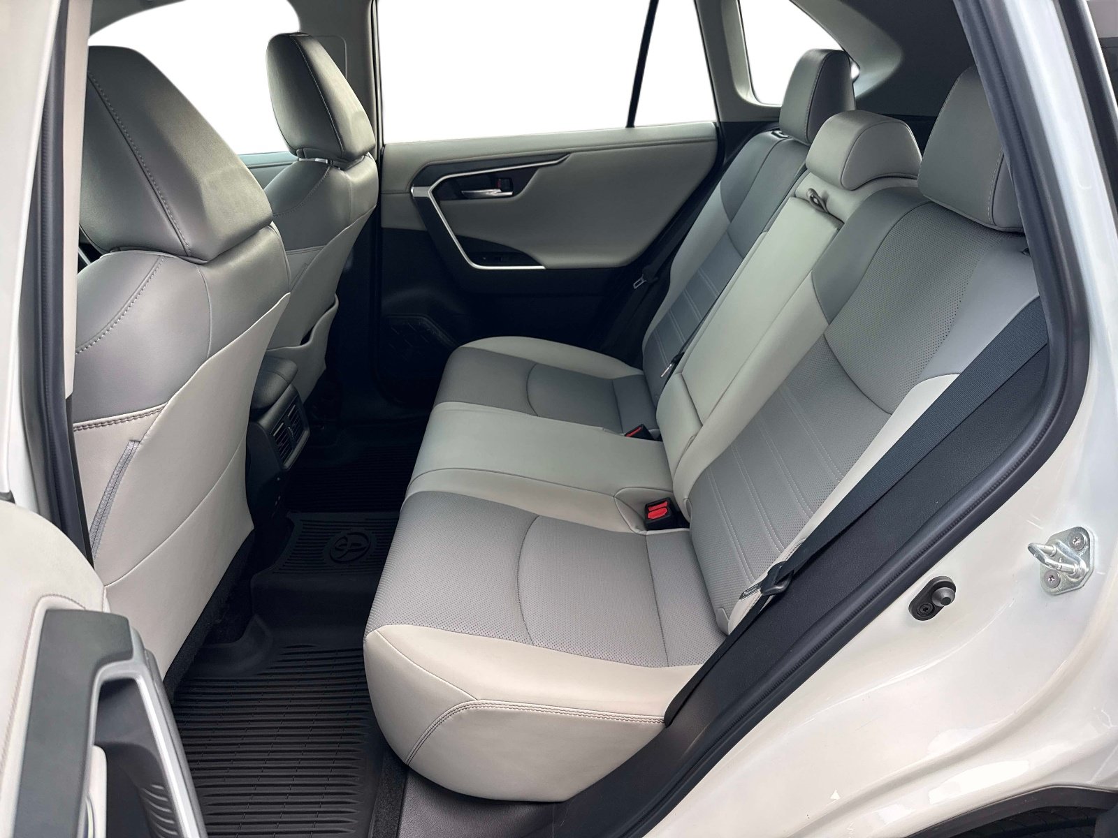 Used 2022 Toyota RAV4 Limited w/ Limited Grade Weather Package FWD image 14