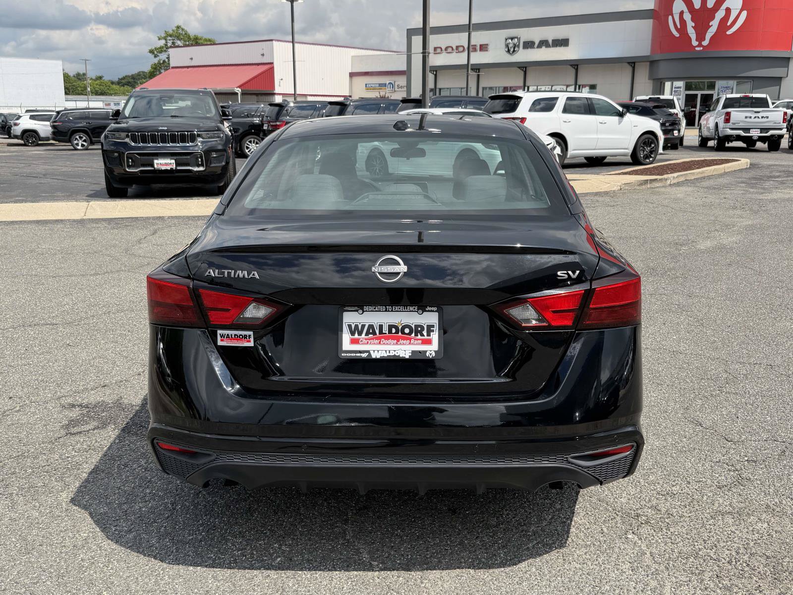 Used 2023 Nissan Altima 2.5 SV FWD image 4