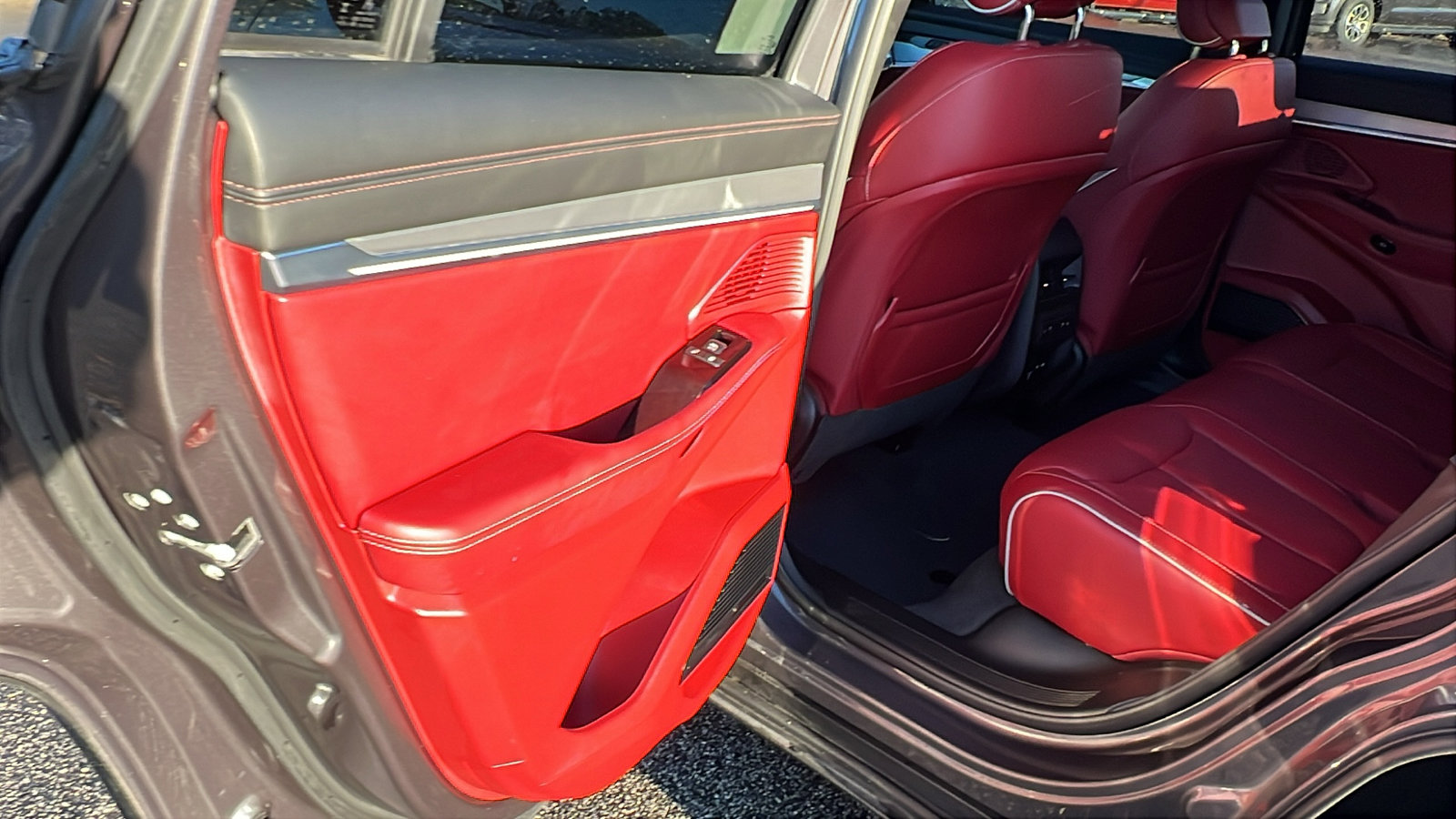 Used 2024 Jeep Wagoneer Launch Edition image 22