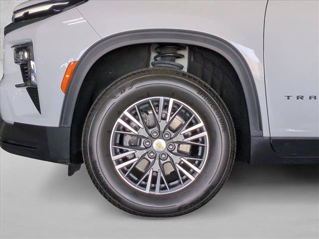 Used 2025 Chevrolet Traverse LT w/ Driver Confidence Package FWD image 24