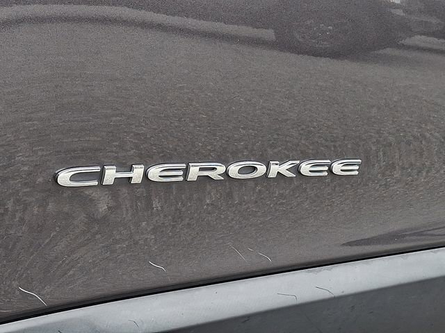 Used 2019 Jeep Cherokee Latitude Plus w/ Comfort/Convenience Group image 27