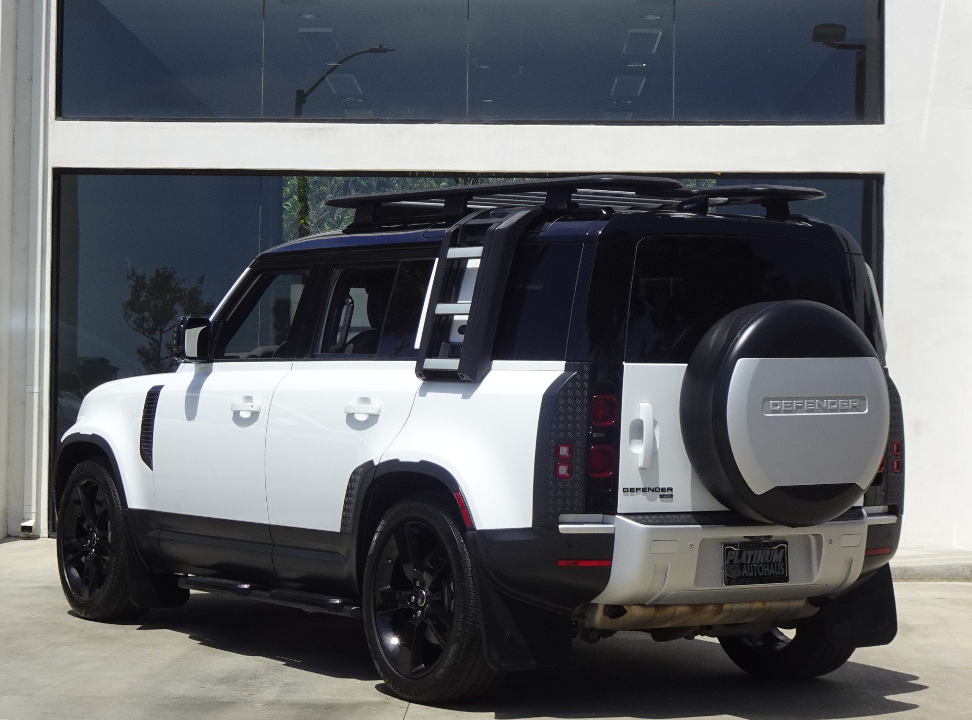 Used 2021 Land Rover Defender 110 SE AWD/4WD image 4