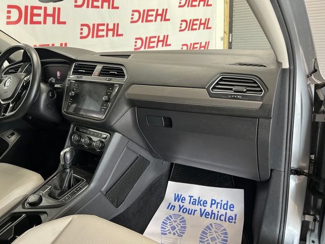 Used 2020 Volkswagen Tiguan SEL AWD/4WD image 14