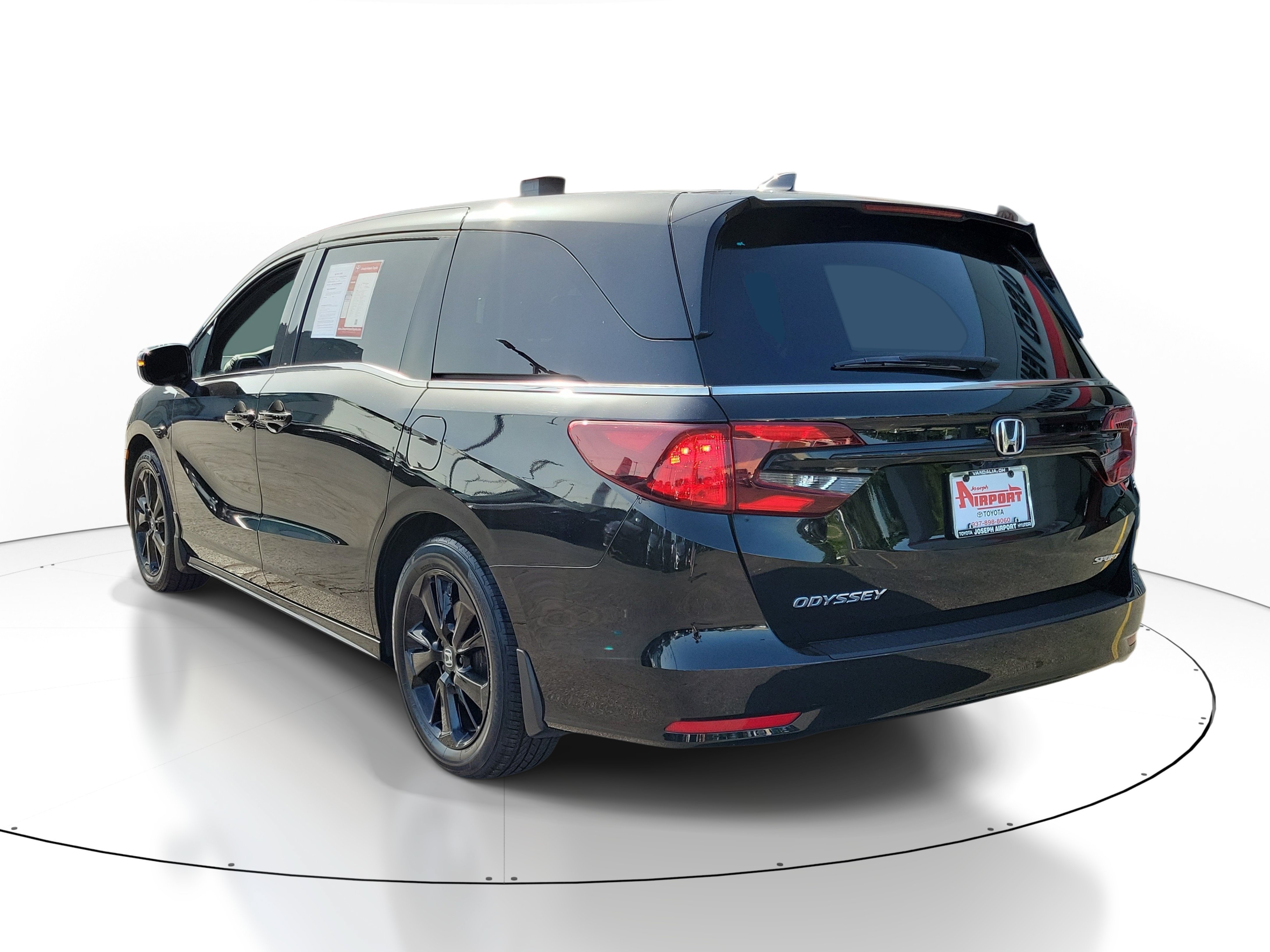 Used 2024 Honda Odyssey Sport image 3