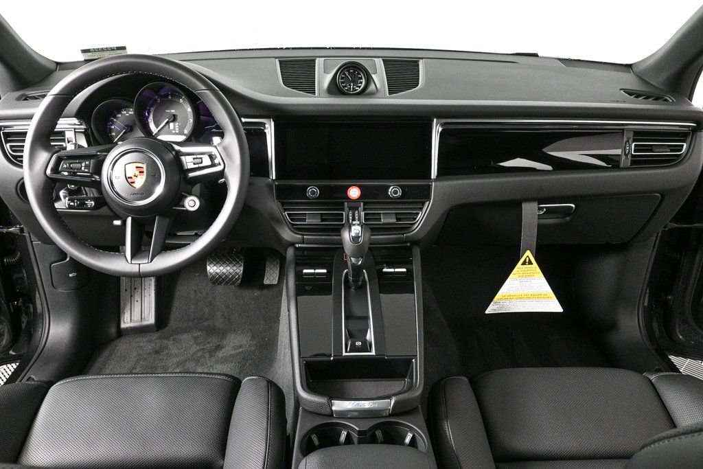 Certified 2026 Porsche Macan AWD/4WD image 19
