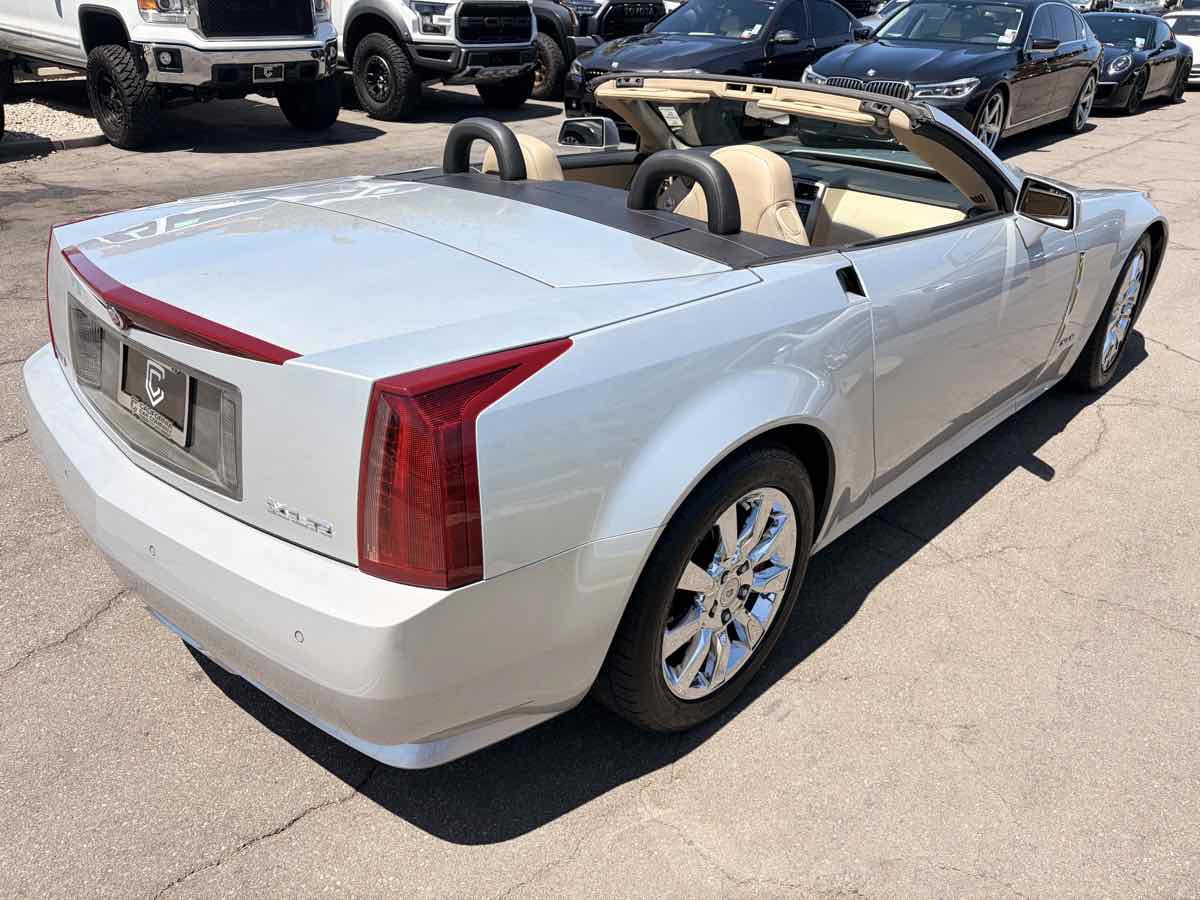 Used 2009 Cadillac XLR RWD image 7