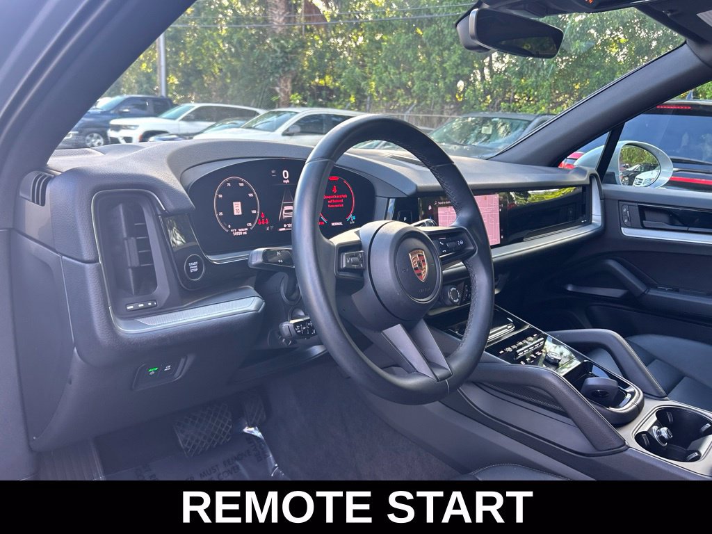 Used 2025 Porsche Cayenne AWD/4WD image 12