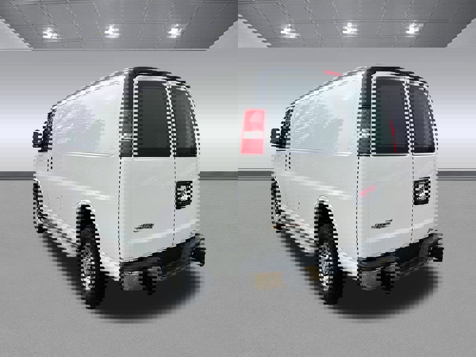 Used 2024 Chevrolet Express 2500 w/ Driver Convenience Package image 5