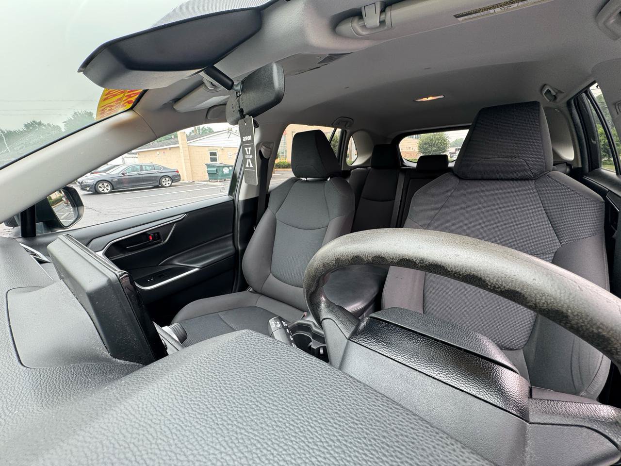 Used 2021 Toyota RAV4 LE AWD/4WD image 16