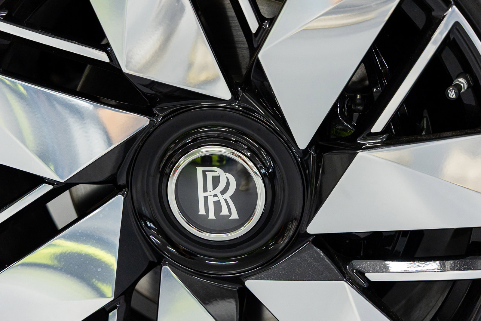 New 2026 Rolls-Royce Cullinan image 21