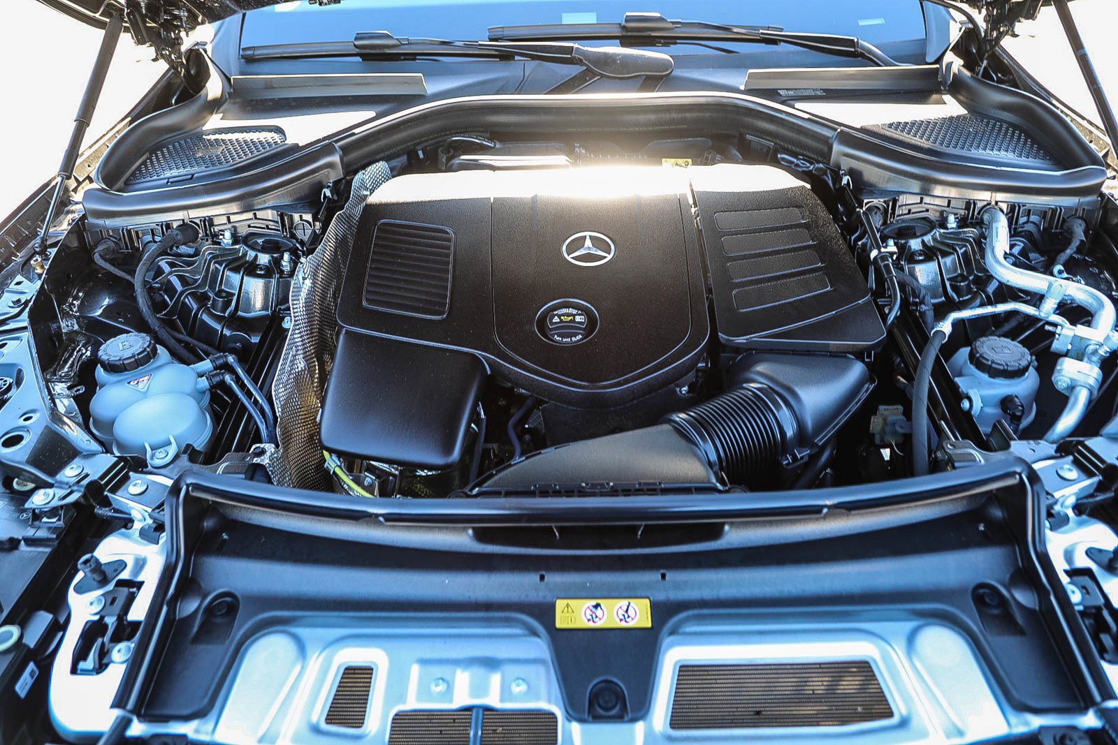 Used 2025 Mercedes-Benz GLC 300 4MATIC image 26