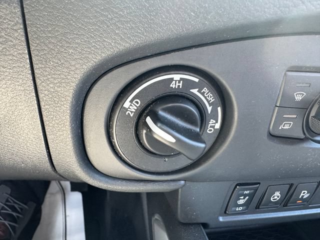Used 2023 Nissan Frontier SV w/ SV Convenience Package AWD/4WD image 10