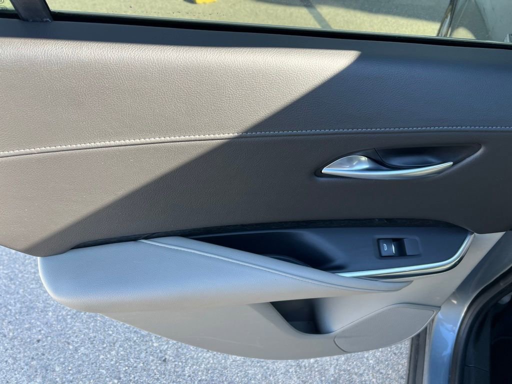 Used 2023 Cadillac XT4 Premium Luxury image 16