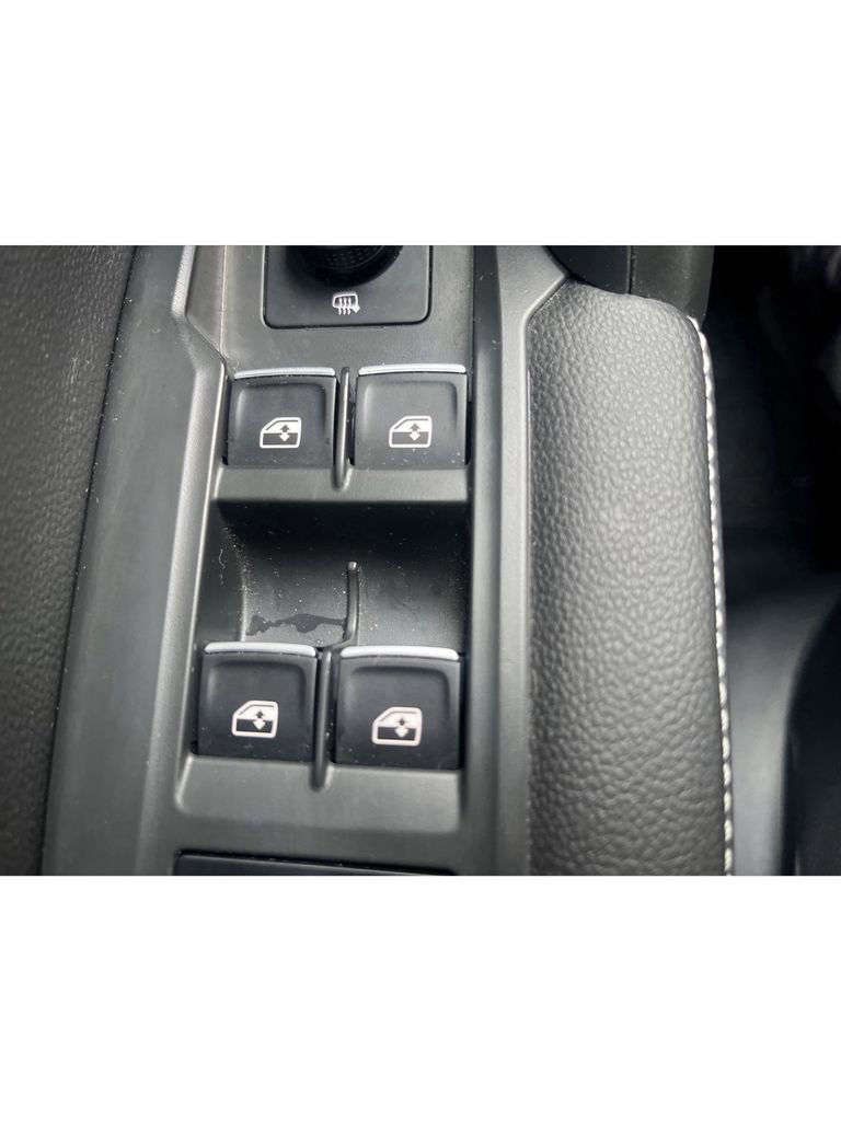 Used 2024 Volkswagen Tiguan SE R-Line image 34