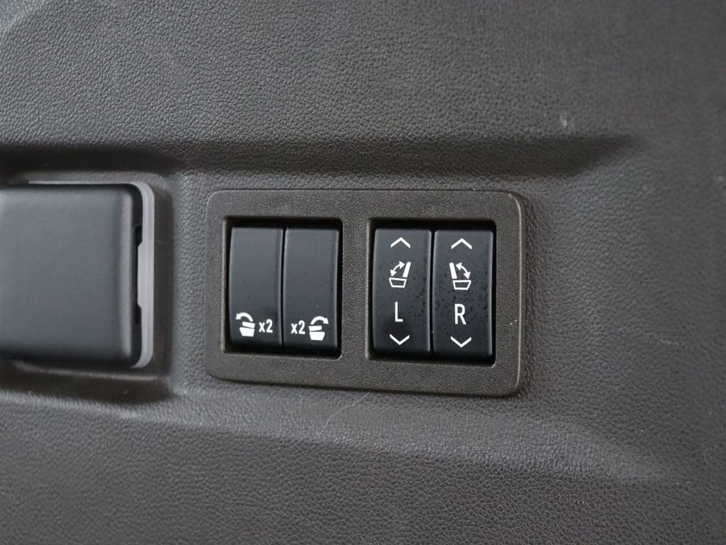 Used 2021 GMC Yukon SLT w/ SLT Premium Package AWD/4WD image 45