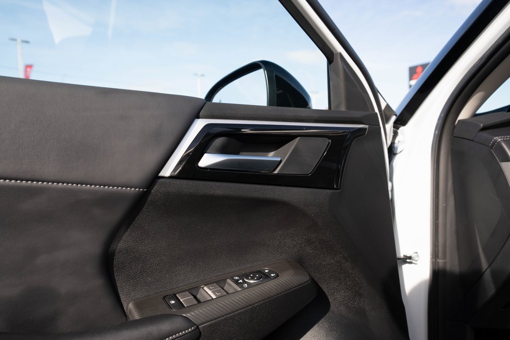 New 2026 Mitsubishi Outlander LE AWD/4WD image 14