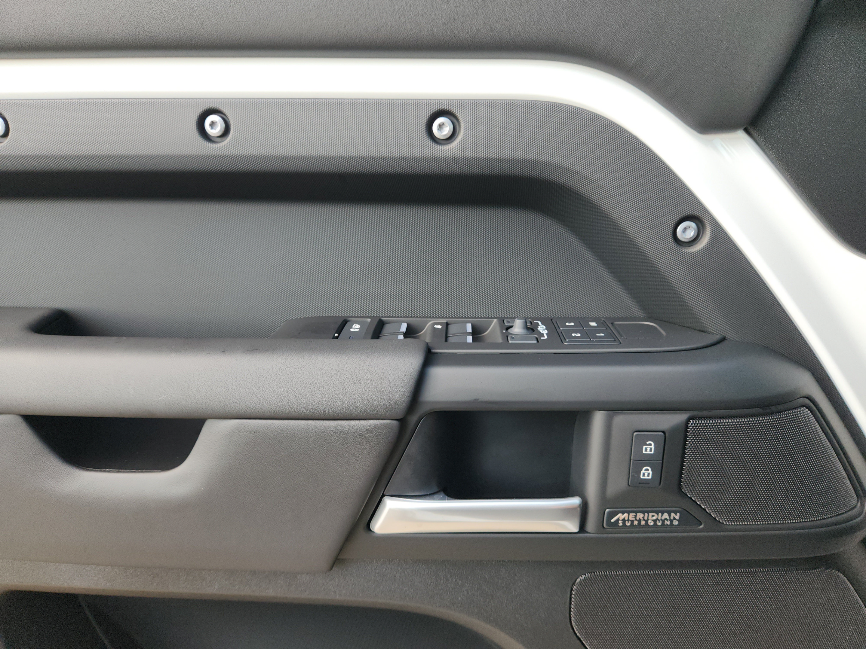 New 2026 Land Rover Defender 110 X-Dynamic SE AWD/4WD image 19