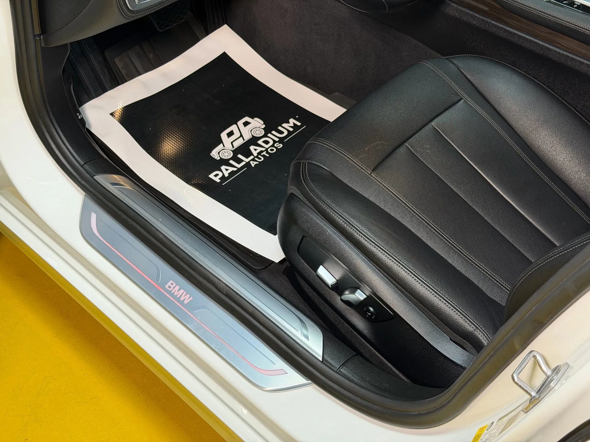 Used 2016 BMW 740i RWD image 33