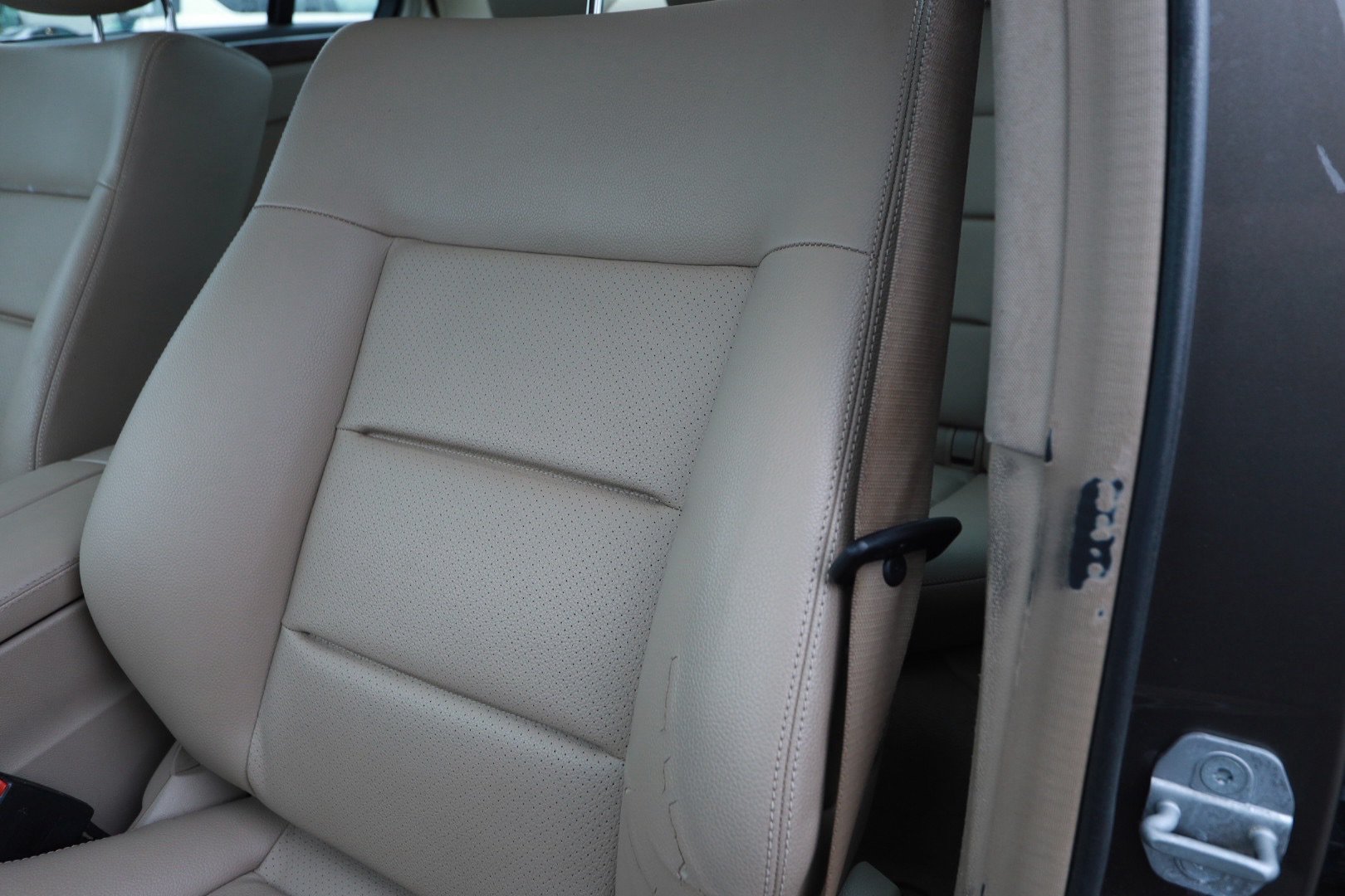 Used 2011 Mercedes-Benz E 350 4MATIC Sedan image 18