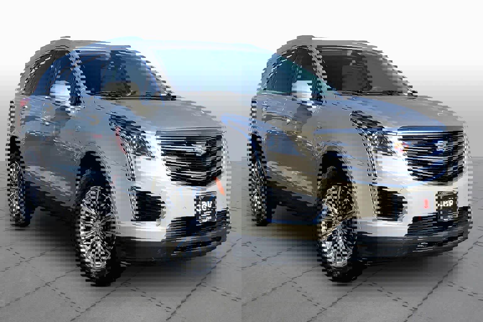 Used 2017 Cadillac XT5 Luxury w/ Driver Awareness Package FWD image 3