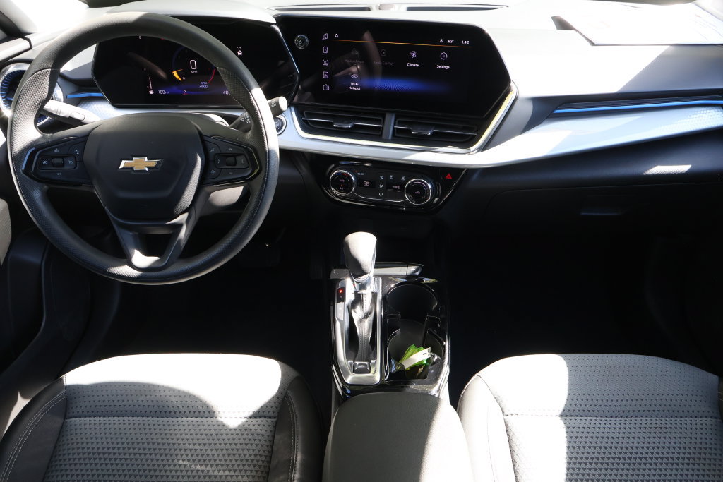 Used 2025 Chevrolet Trax LT FWD image 14