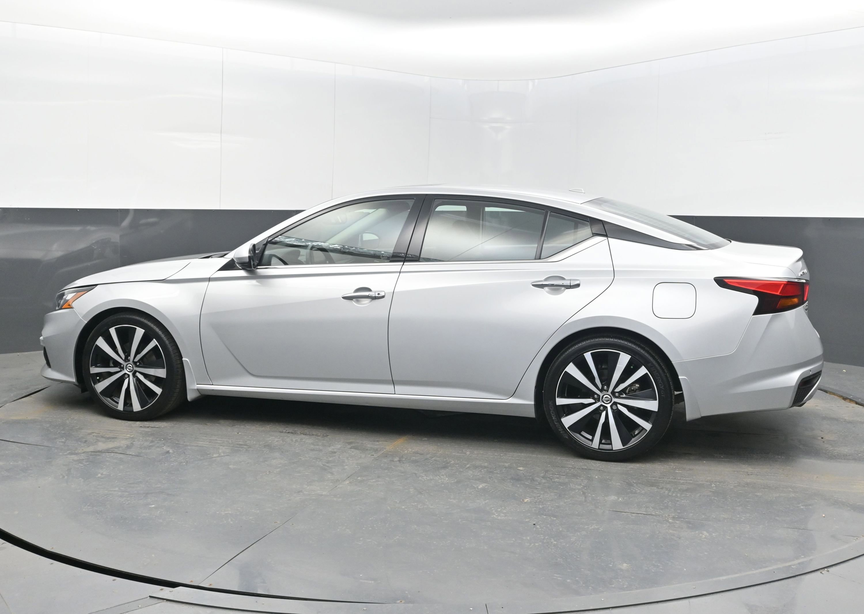 Used 2020 Nissan Altima 2.0 Platinum image 5