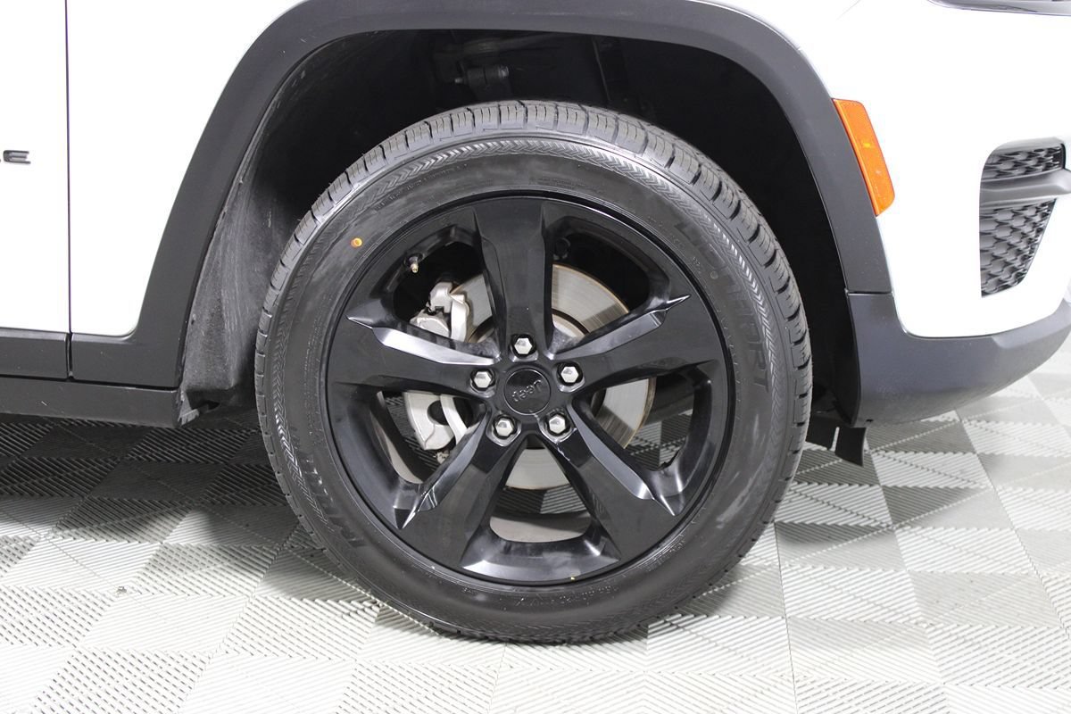 Used 2022 Jeep Grand Cherokee Altitude RWD image 7