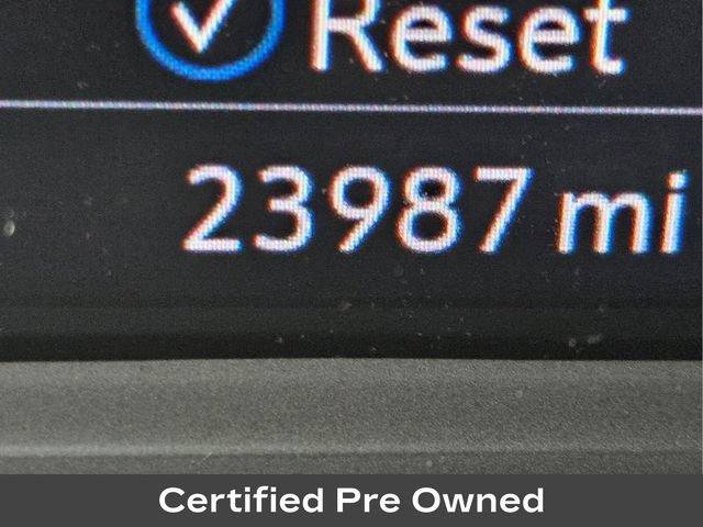 Certified 2025 Cadillac XT6 Luxury FWD image 33