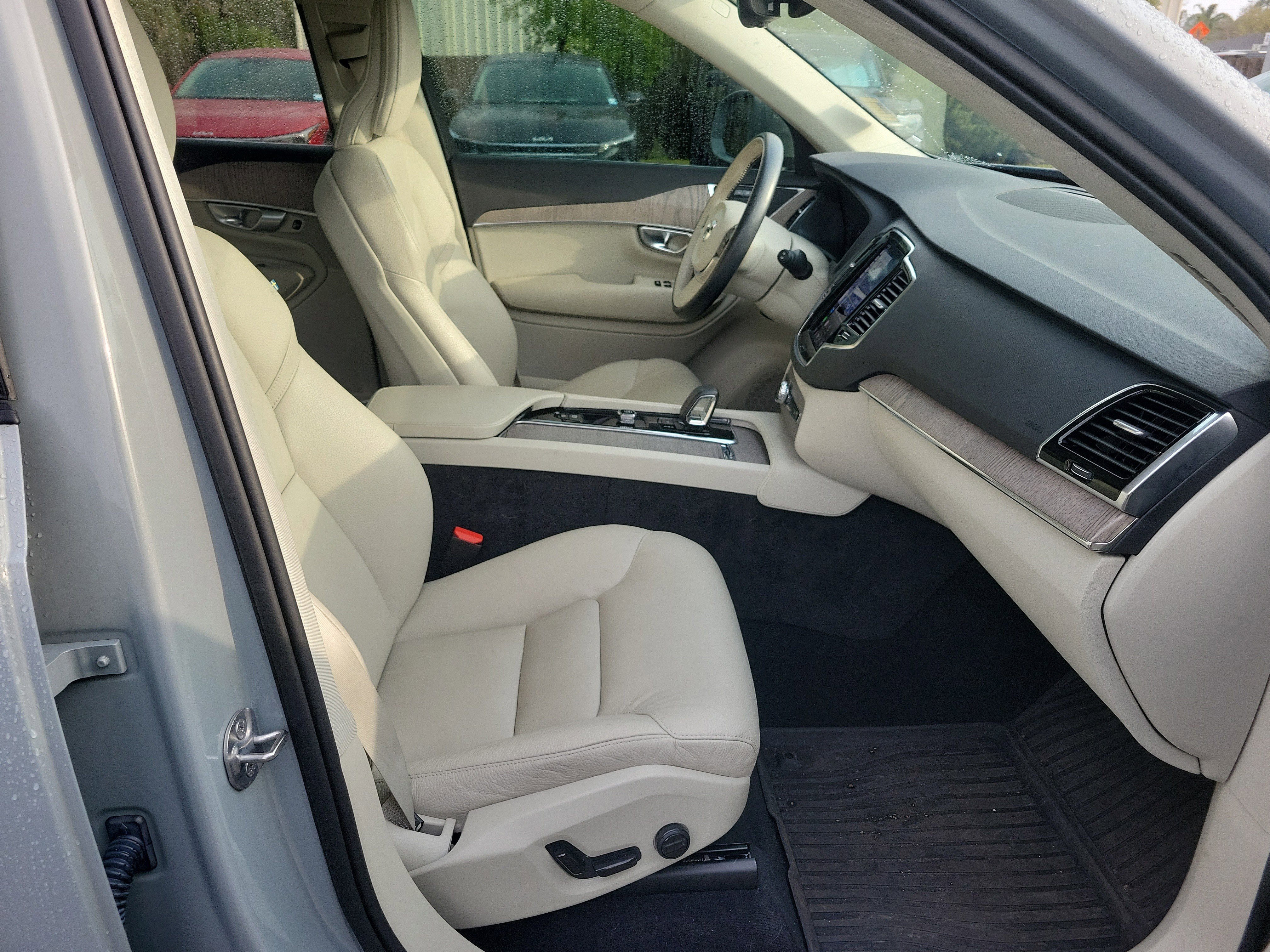 Used 2024 Volvo XC90 B6 Plus w/ Protection Package Premier image 7