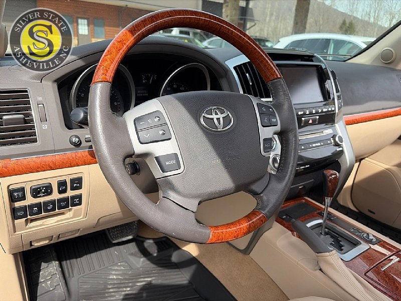Used 2013 Toyota Land Cruiser AWD/4WD image 24