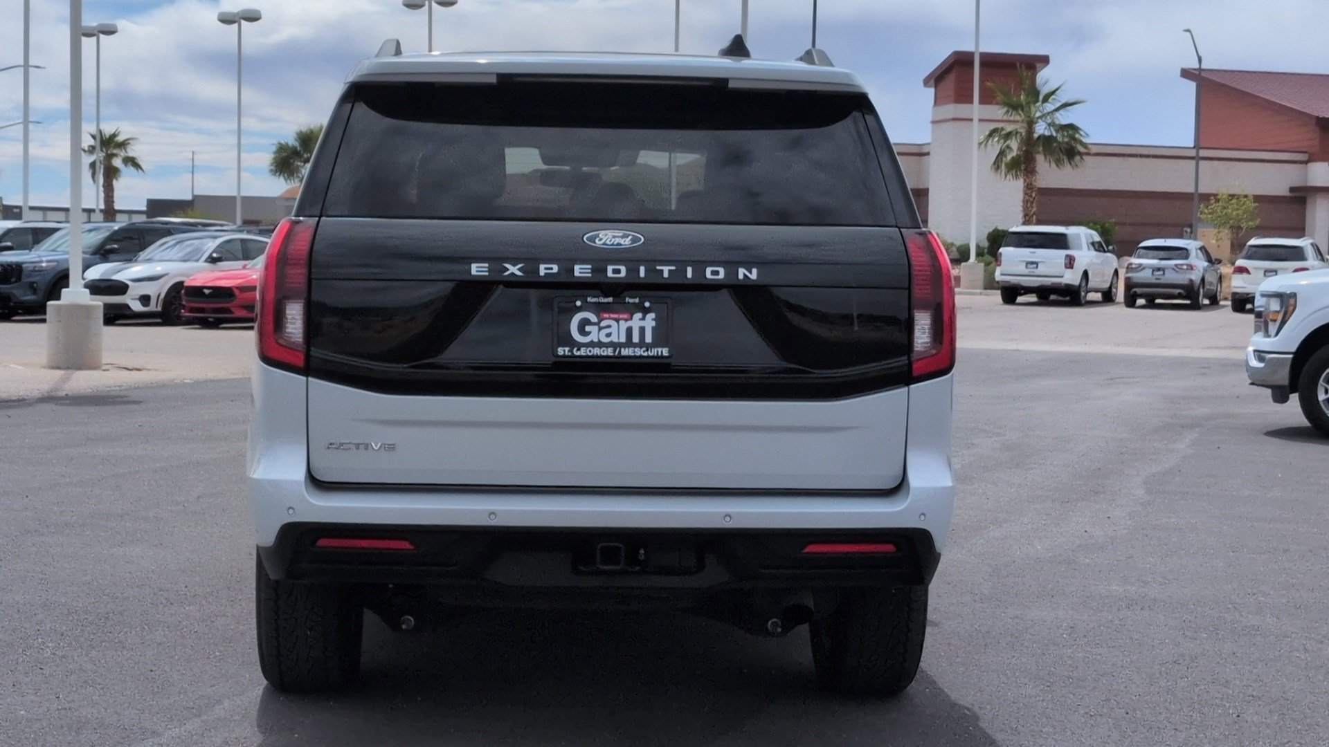 Used 2025 Ford Expedition Active AWD/4WD image 4