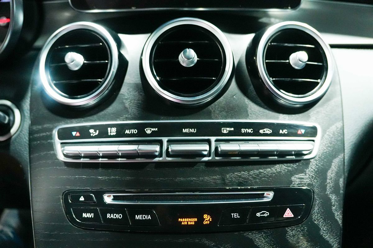 Used 2019 Mercedes-Benz GLC 300 4MATIC image 16
