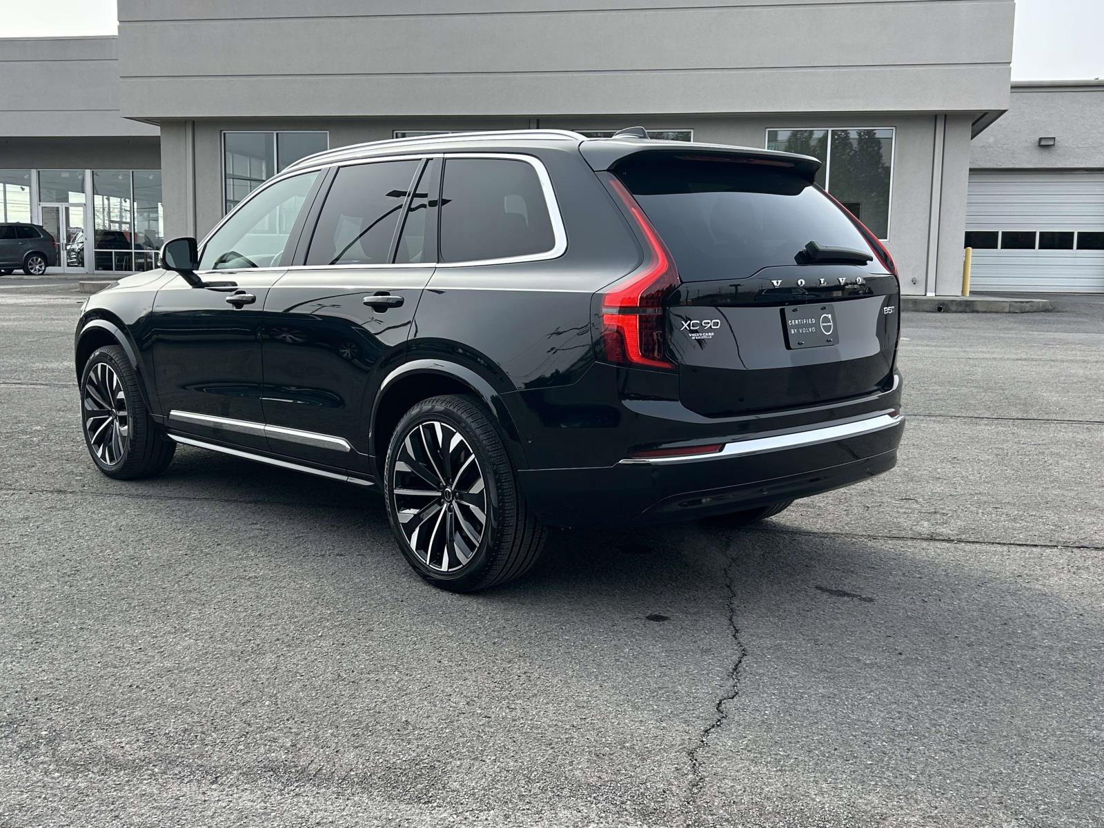 Certified 2025 Volvo XC90 B5 Plus image 5