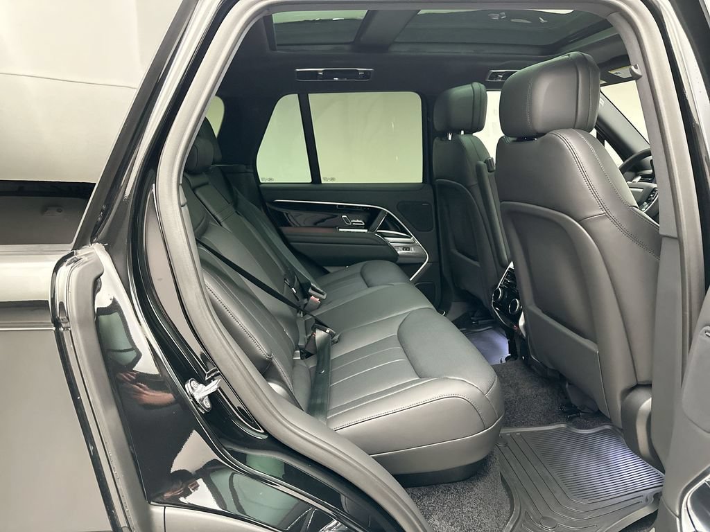 Certified 2025 Land Rover Range Rover SE AWD/4WD image 7