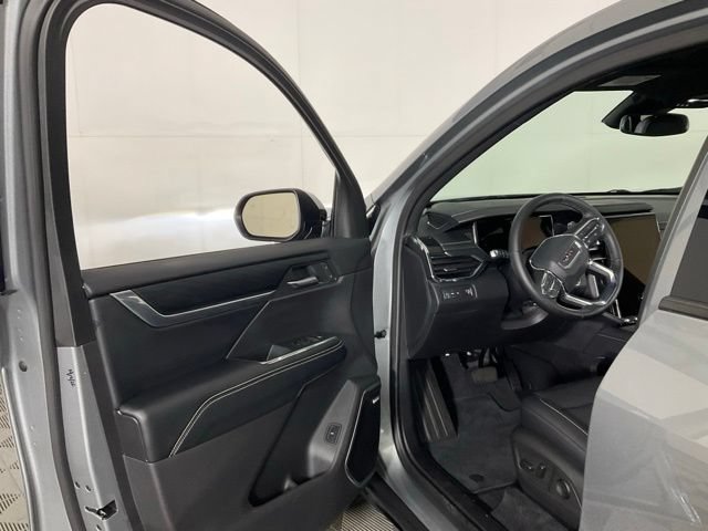 Used 2025 GMC Acadia Elevation w/ Elevation Premium Package FWD image 26