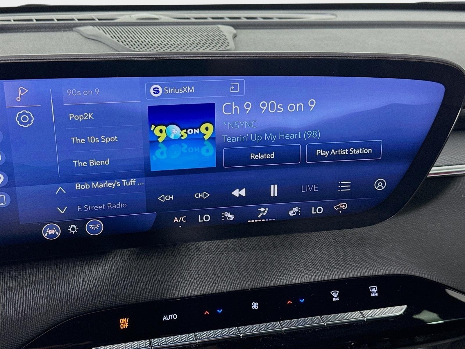 Certified 2025 Buick Enclave Sport Touring w/ Power Package FWD image 14